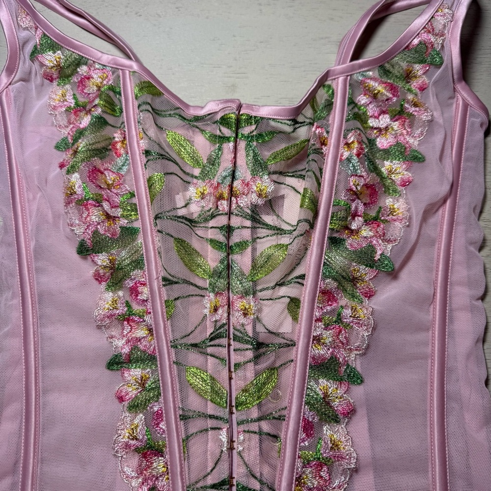 NWT Victoria's Secret Pink Lily Embroidered Corset G String 2 piece Set, Med DD - Picture 4 of 16